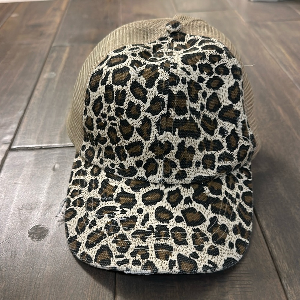 Women’s Leopard Hat